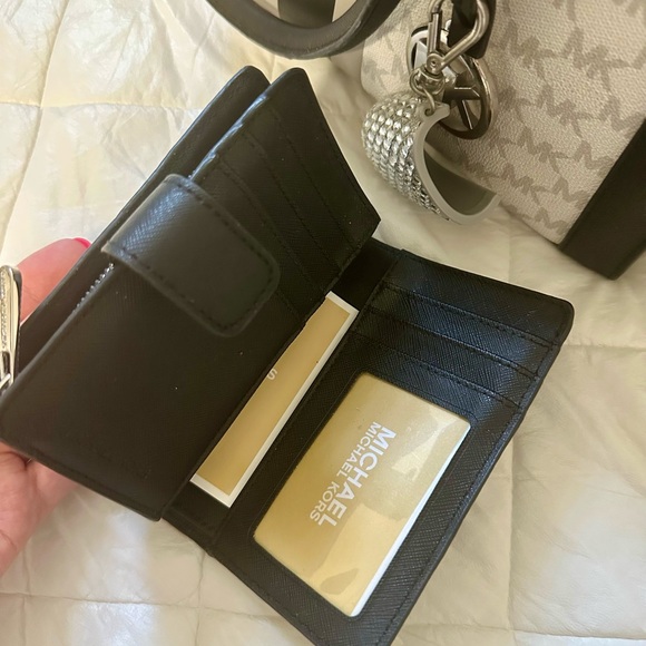 🔥BUNDLE of 4 pieces Authentic Michael Kors Center Stripe - A STEAL OF A DEAL 🔥 - Picture 14 of 16